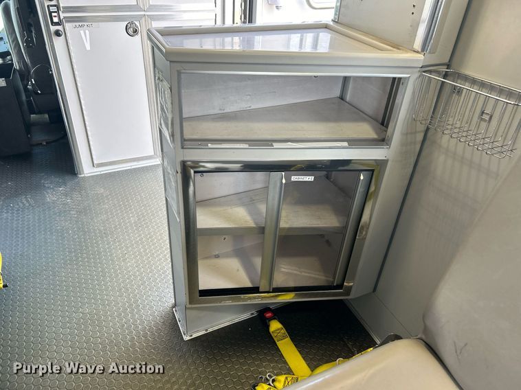 image for item OI9530 2000 Ford E450 Super Duty  ambulance