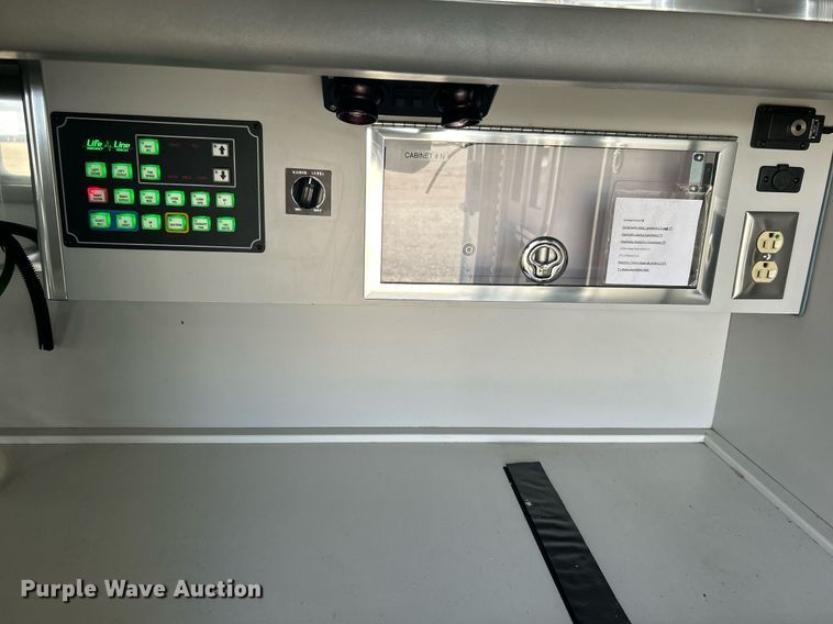 image for item OI9530 2000 Ford E450 Super Duty  ambulance