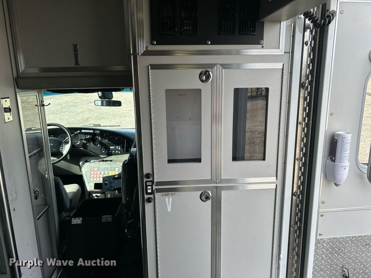 image for item OI9530 2000 Ford E450 Super Duty  ambulance