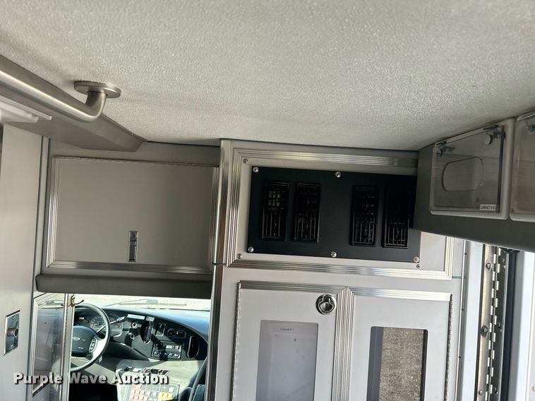 image for item OI9530 2000 Ford E450 Super Duty  ambulance