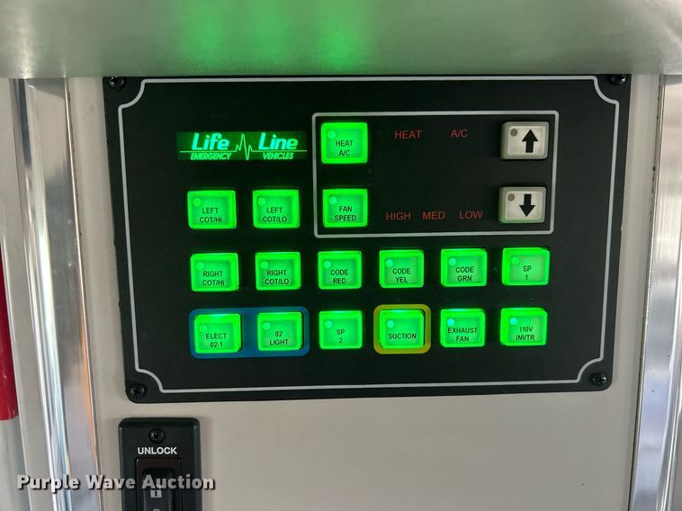 image for item OI9530 2000 Ford E450 Super Duty  ambulance