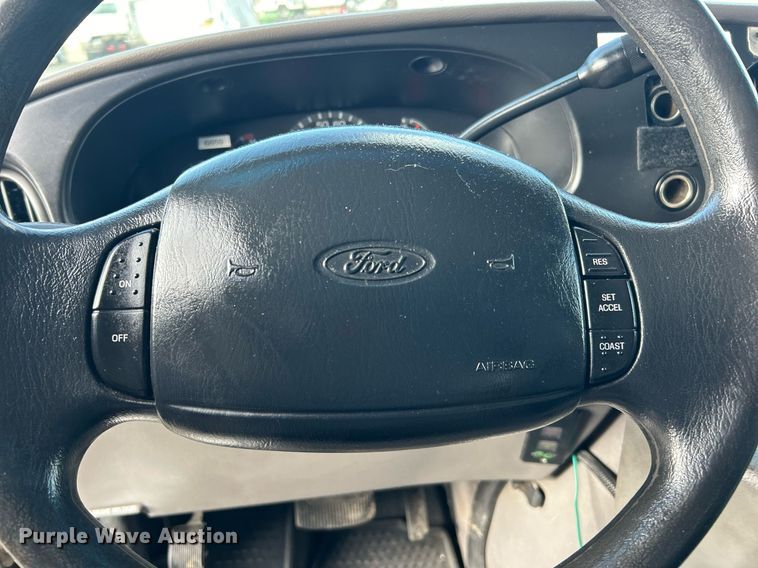 image for item OI9530 2000 Ford E450 Super Duty  ambulance