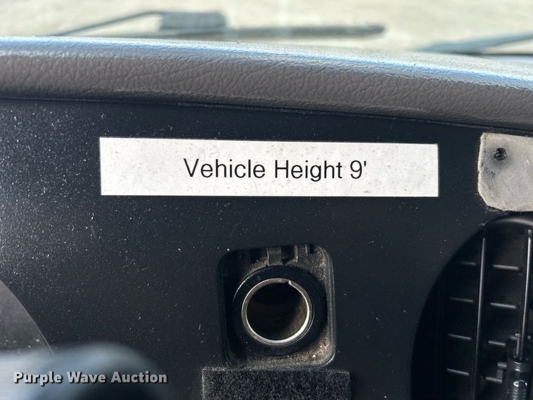 image for item OI9530 2000 Ford E450 Super Duty  ambulance