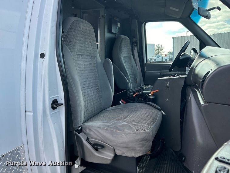 image for item OI9530 2000 Ford E450 Super Duty  ambulance