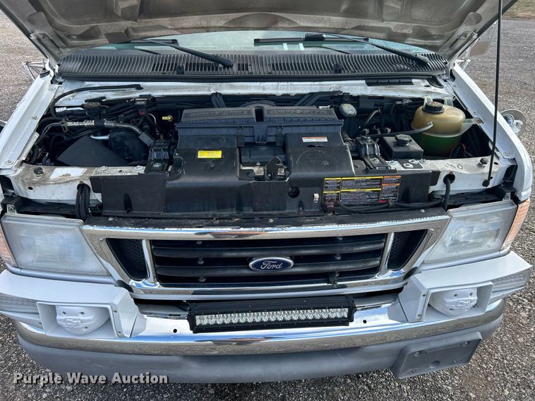 image for item OI9530 2000 Ford E450 Super Duty  ambulance