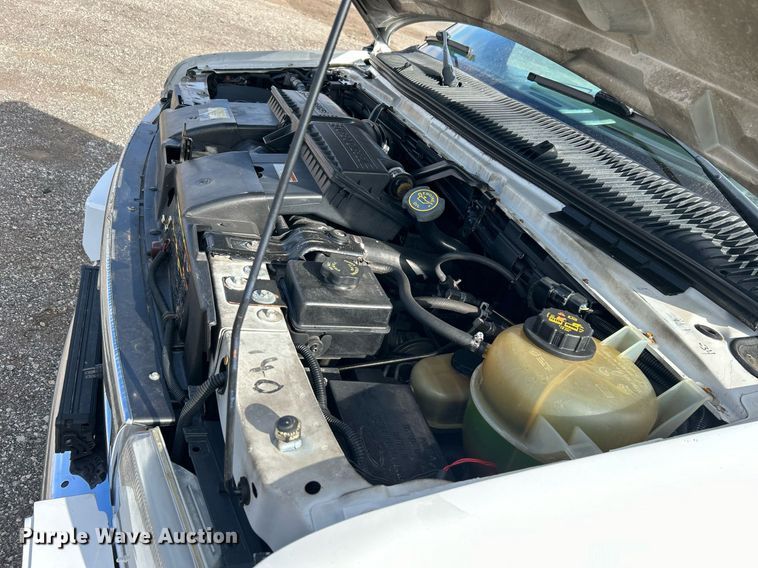 image for item OI9530 2000 Ford E450 Super Duty  ambulance