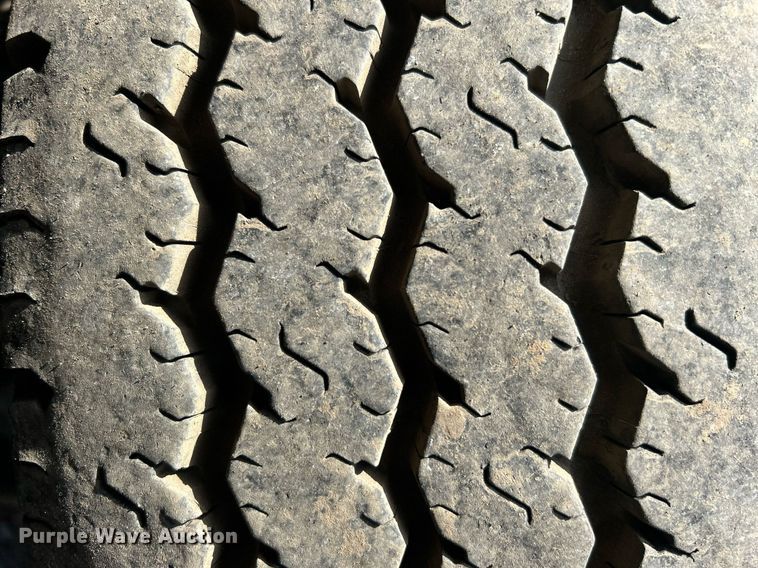 image for item OI9530 2000 Ford E450 Super Duty  ambulance