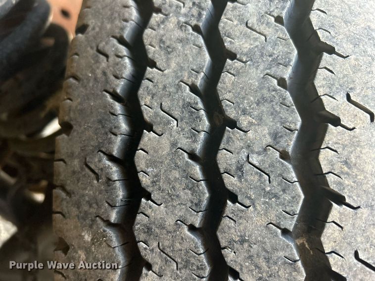 image for item OI9530 2000 Ford E450 Super Duty  ambulance