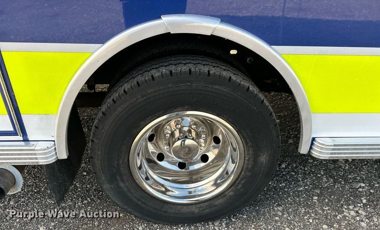 image for item OI9530 2000 Ford E450 Super Duty  ambulance