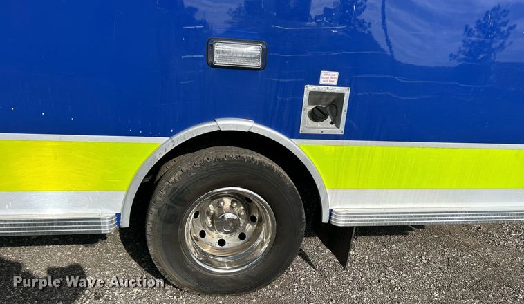 image for item OI9530 2000 Ford E450 Super Duty  ambulance