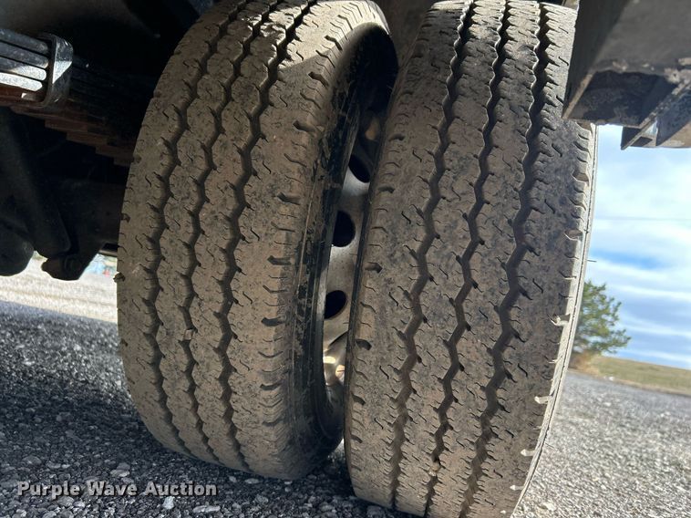 image for item OI9530 2000 Ford E450 Super Duty  ambulance