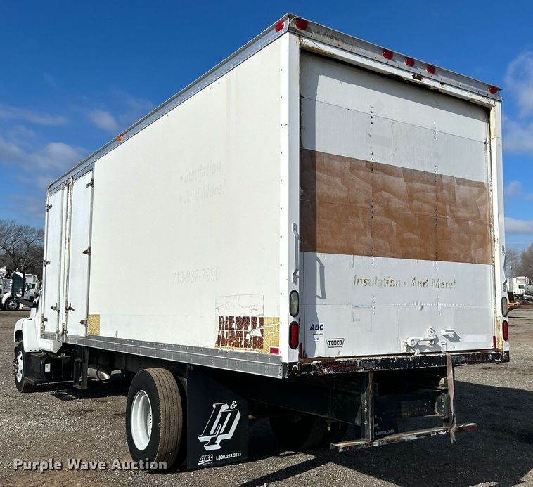 image for item OI9531 2007 GMC  C7500 box truck