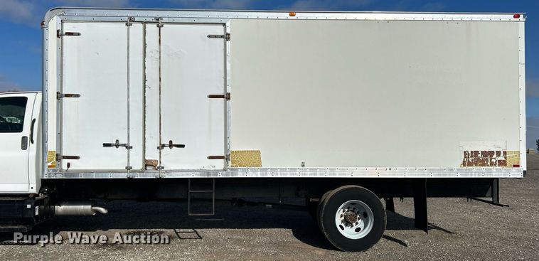 image for item OI9531 2007 GMC  C7500 box truck