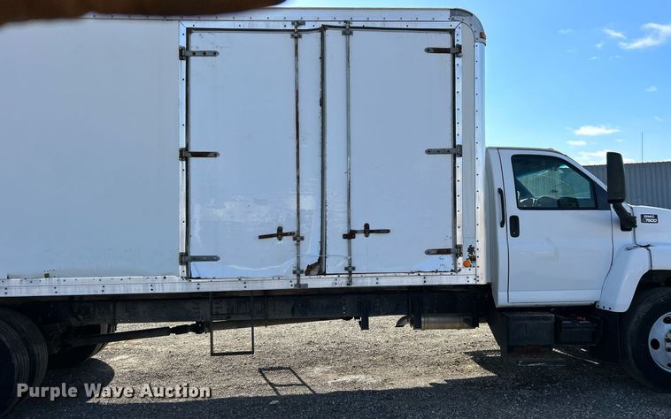image for item OI9531 2007 GMC  C7500 box truck