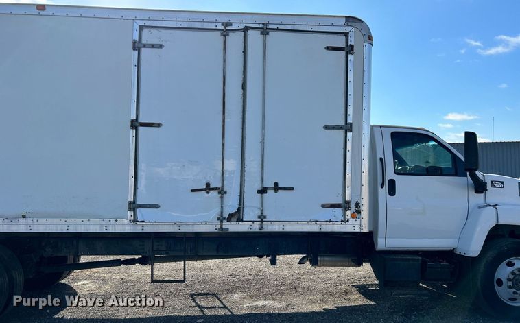 image for item OI9531 2007 GMC  C7500 box truck