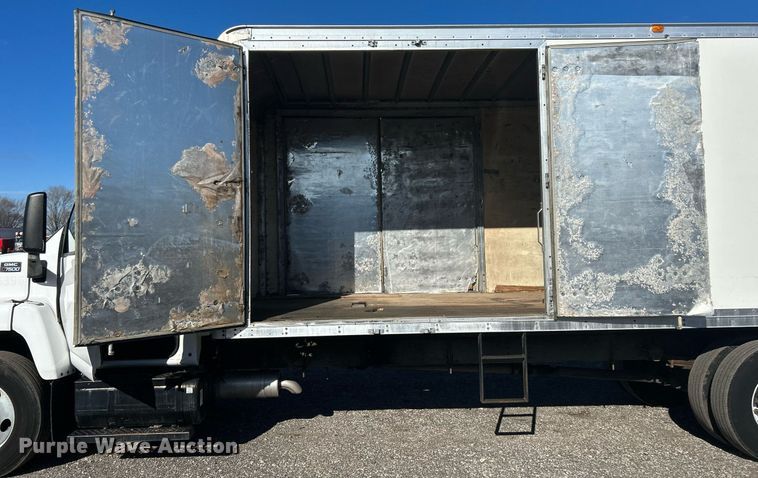 image for item OI9531 2007 GMC  C7500 box truck