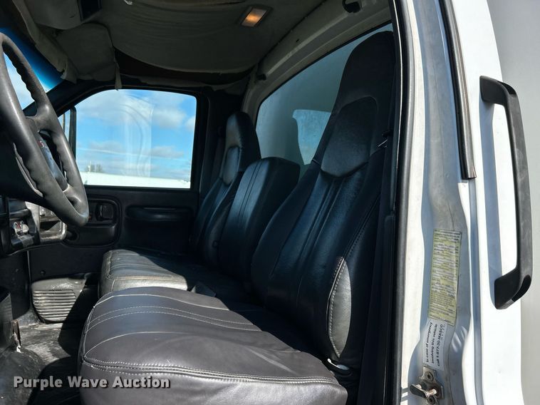 image for item OI9531 2007 GMC  C7500 box truck