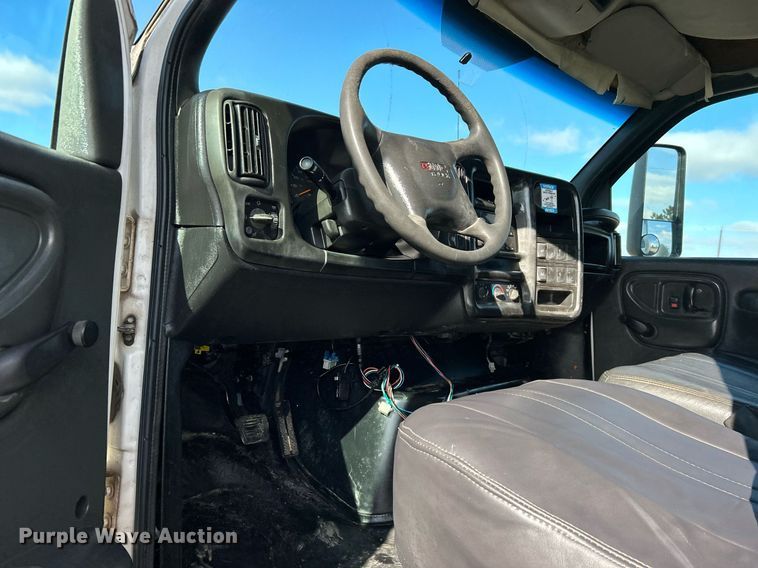 image for item OI9531 2007 GMC  C7500 box truck