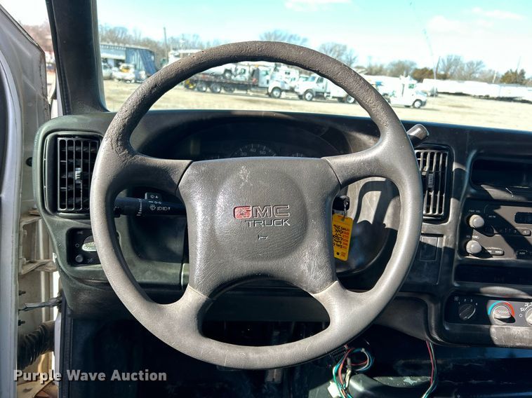 image for item OI9531 2007 GMC  C7500 box truck