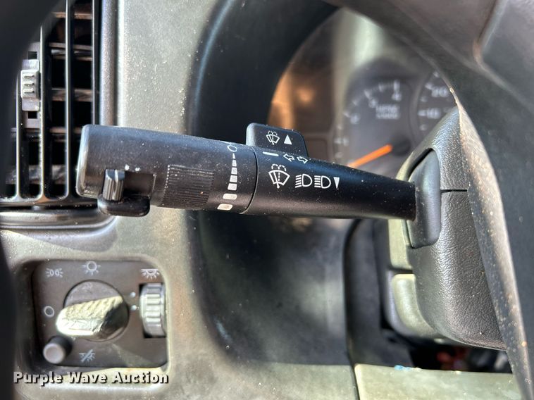 image for item OI9531 2007 GMC  C7500 box truck