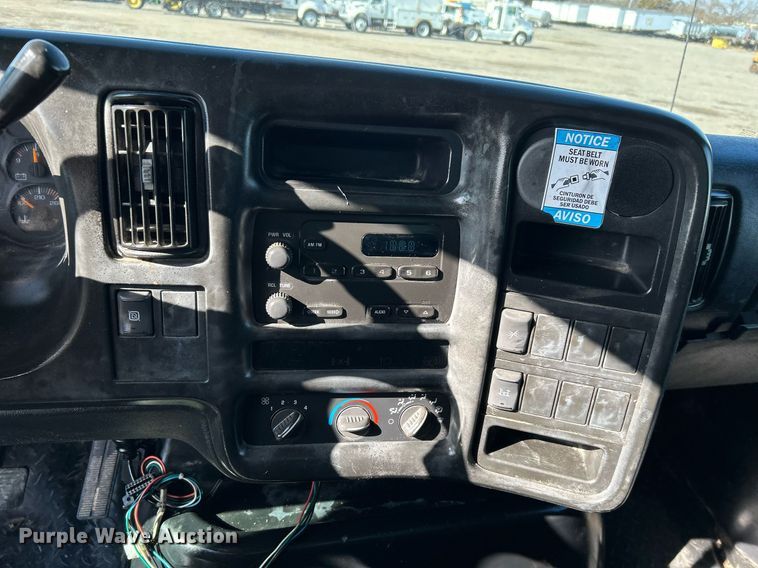 image for item OI9531 2007 GMC  C7500 box truck