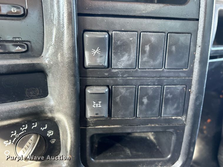 image for item OI9531 2007 GMC  C7500 box truck