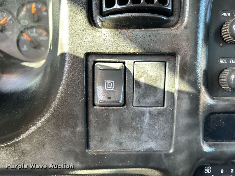 image for item OI9531 2007 GMC  C7500 box truck