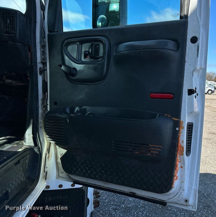 image for item OI9531 2007 GMC  C7500 box truck