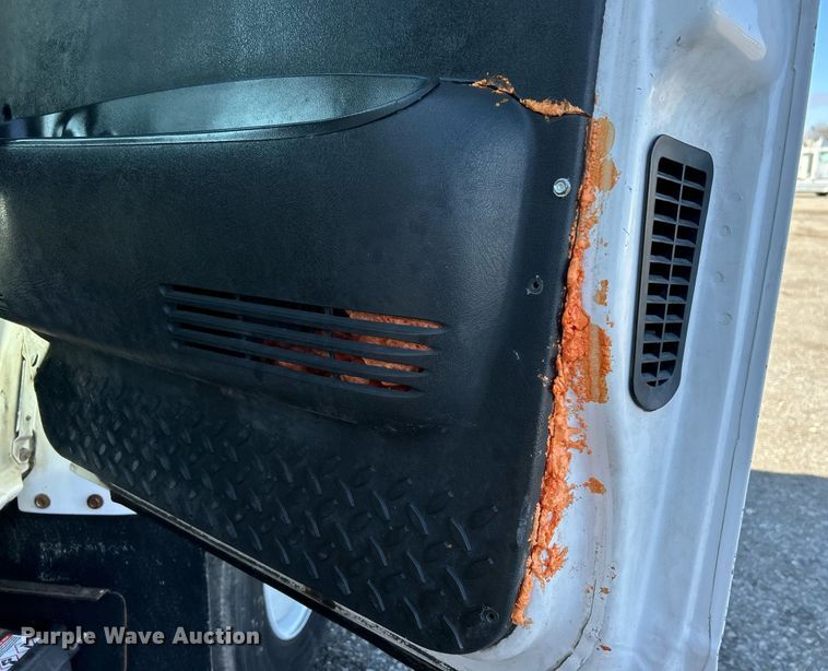 image for item OI9531 2007 GMC  C7500 box truck