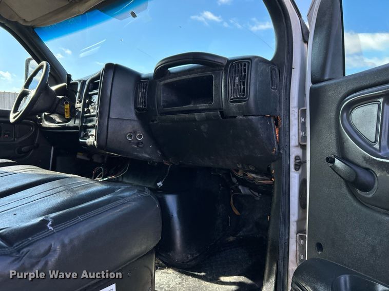 image for item OI9531 2007 GMC  C7500 box truck