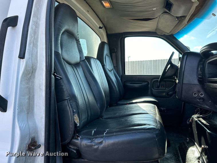 image for item OI9531 2007 GMC  C7500 box truck