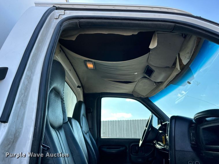 image for item OI9531 2007 GMC  C7500 box truck