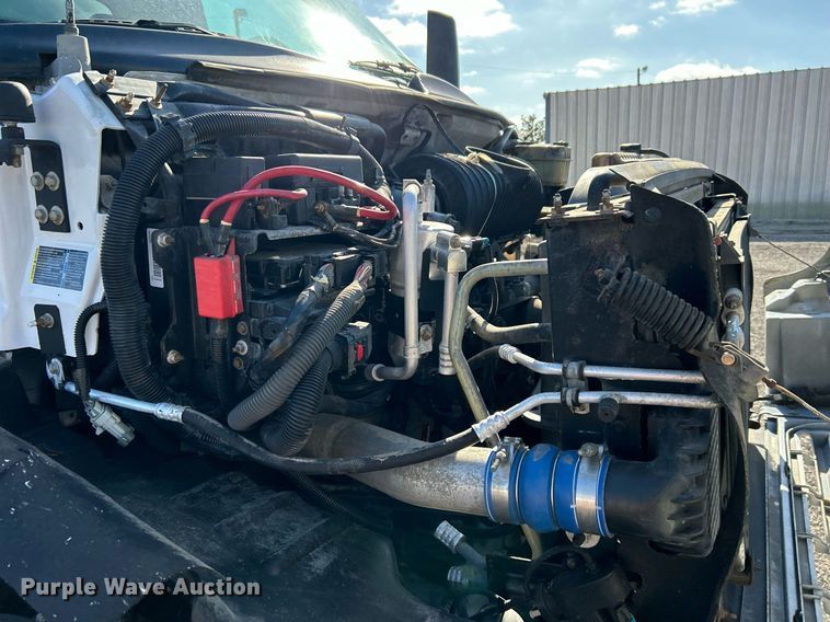 image for item OI9531 2007 GMC  C7500 box truck