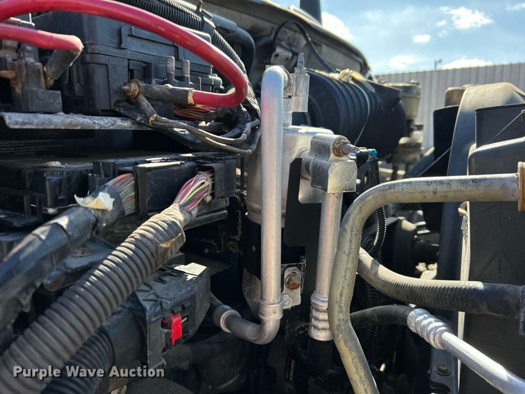 image for item OI9531 2007 GMC  C7500 box truck