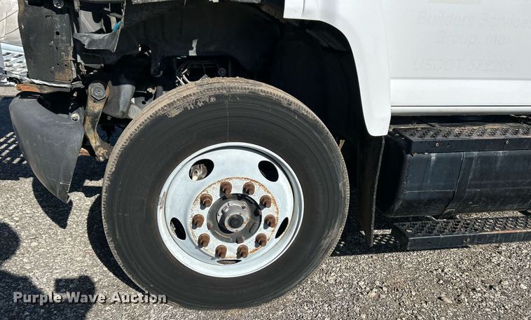 image for item OI9531 2007 GMC  C7500 box truck