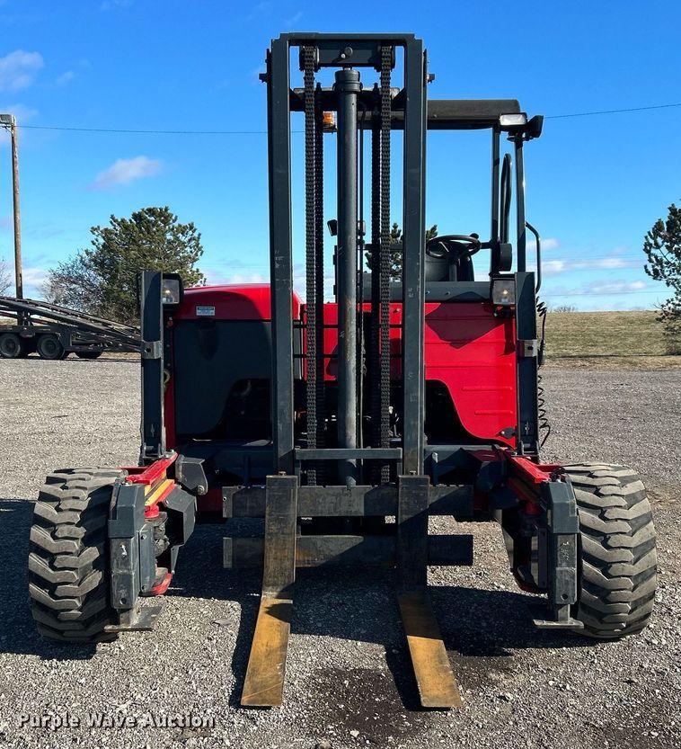 image for item OI9533 2015 Moffett M8 55.4 forklift