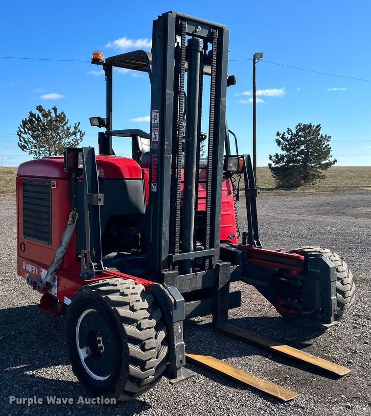 image for item OI9533 2015 Moffett M8 55.4 forklift