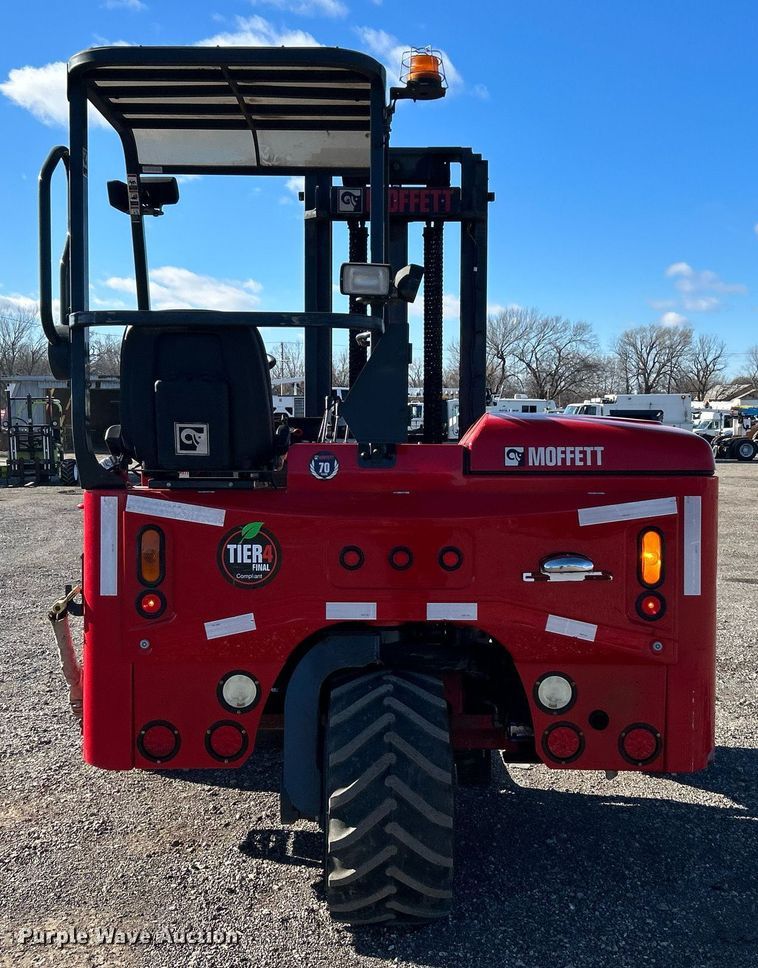 image for item OI9533 2015 Moffett M8 55.4 forklift