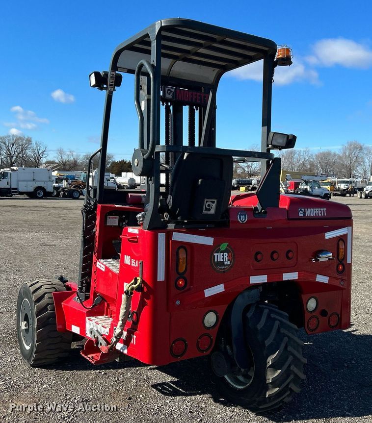 image for item OI9533 2015 Moffett M8 55.4 forklift