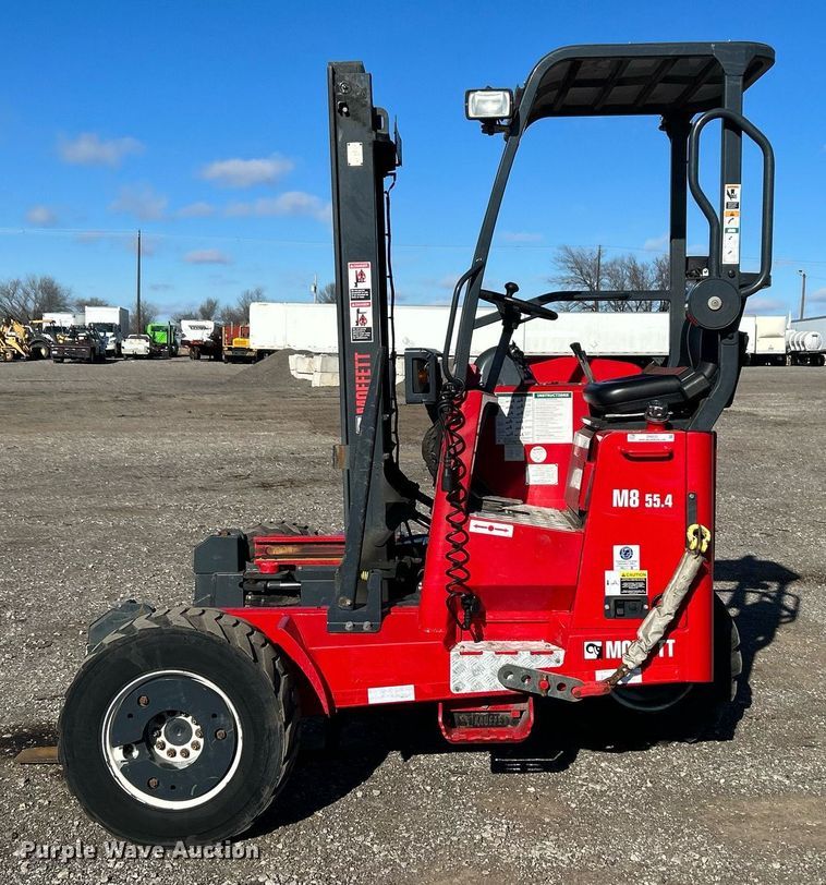 image for item OI9533 2015 Moffett M8 55.4 forklift