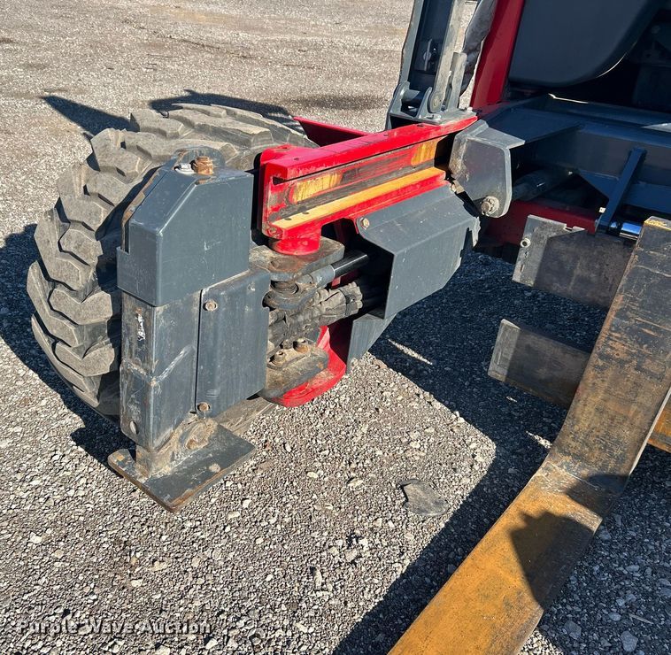 image for item OI9533 2015 Moffett M8 55.4 forklift