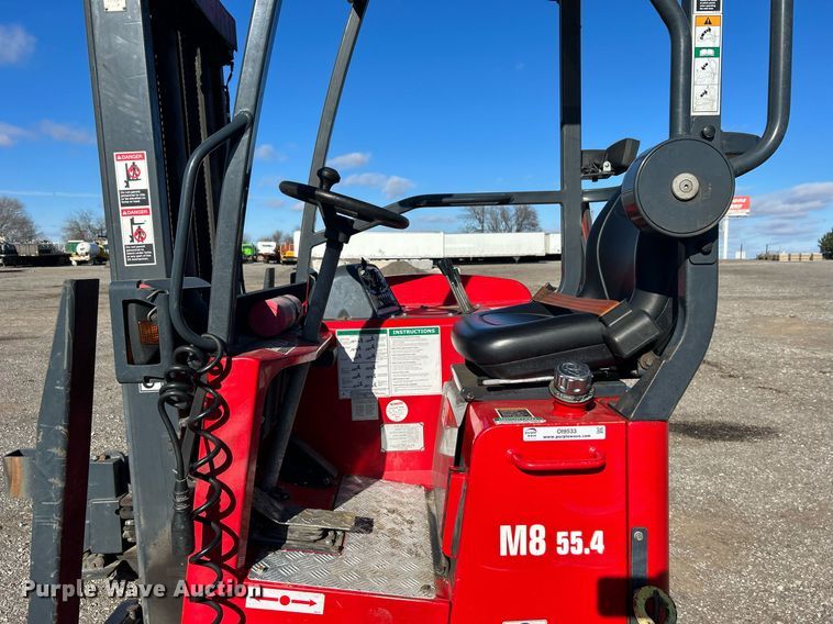 image for item OI9533 2015 Moffett M8 55.4 forklift