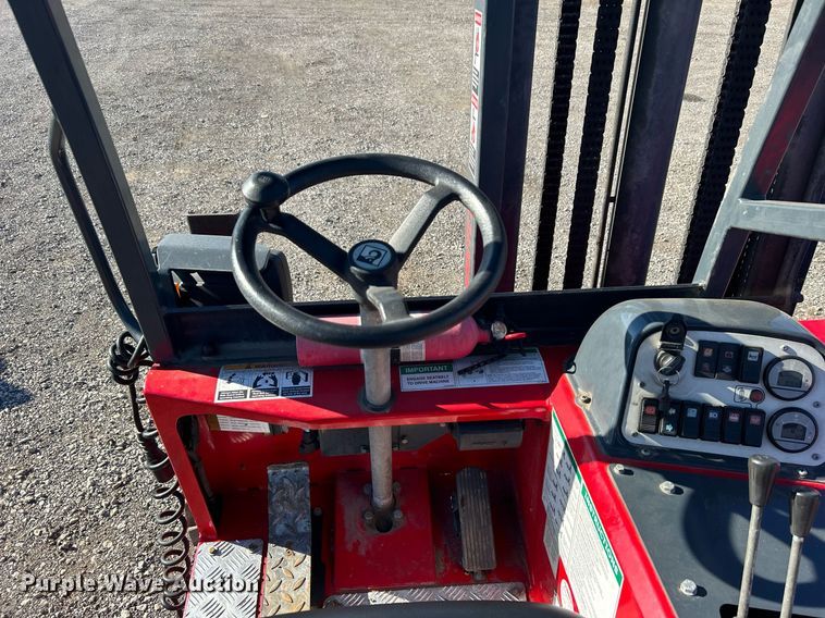 image for item OI9533 2015 Moffett M8 55.4 forklift