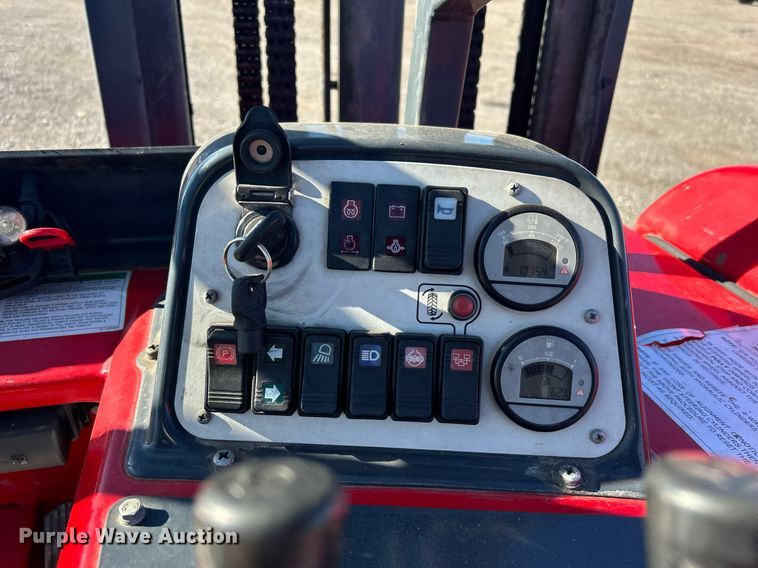 image for item OI9533 2015 Moffett M8 55.4 forklift