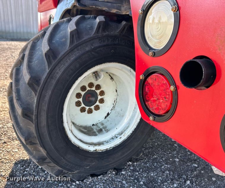 image for item OI9533 2015 Moffett M8 55.4 forklift