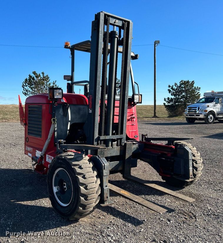 image for item OI9535 2015 Moffett  M8 55.4 forklift