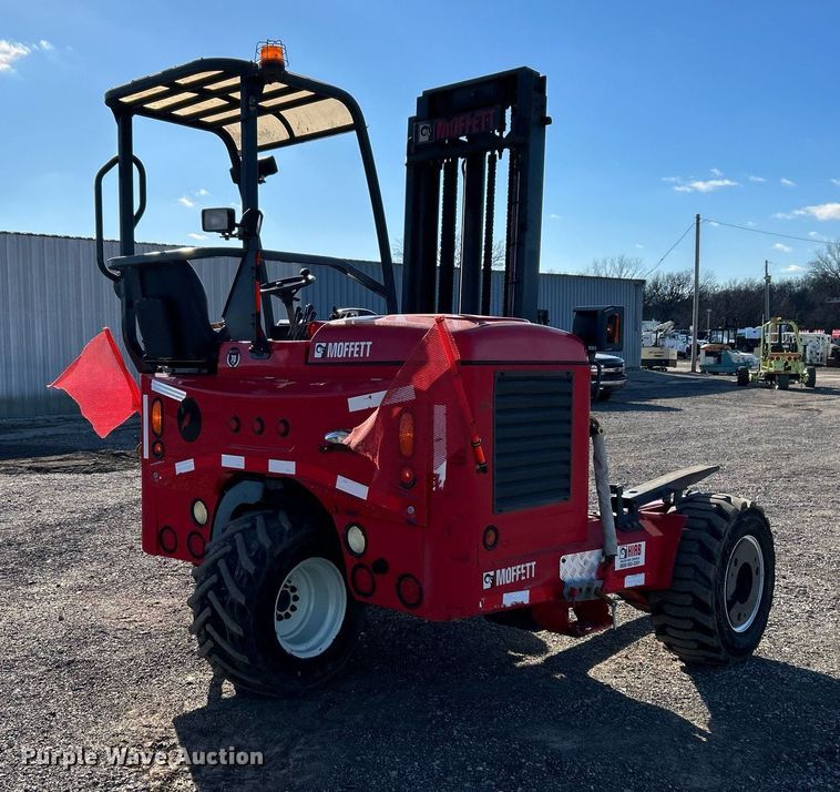 image for item OI9535 2015 Moffett  M8 55.4 forklift