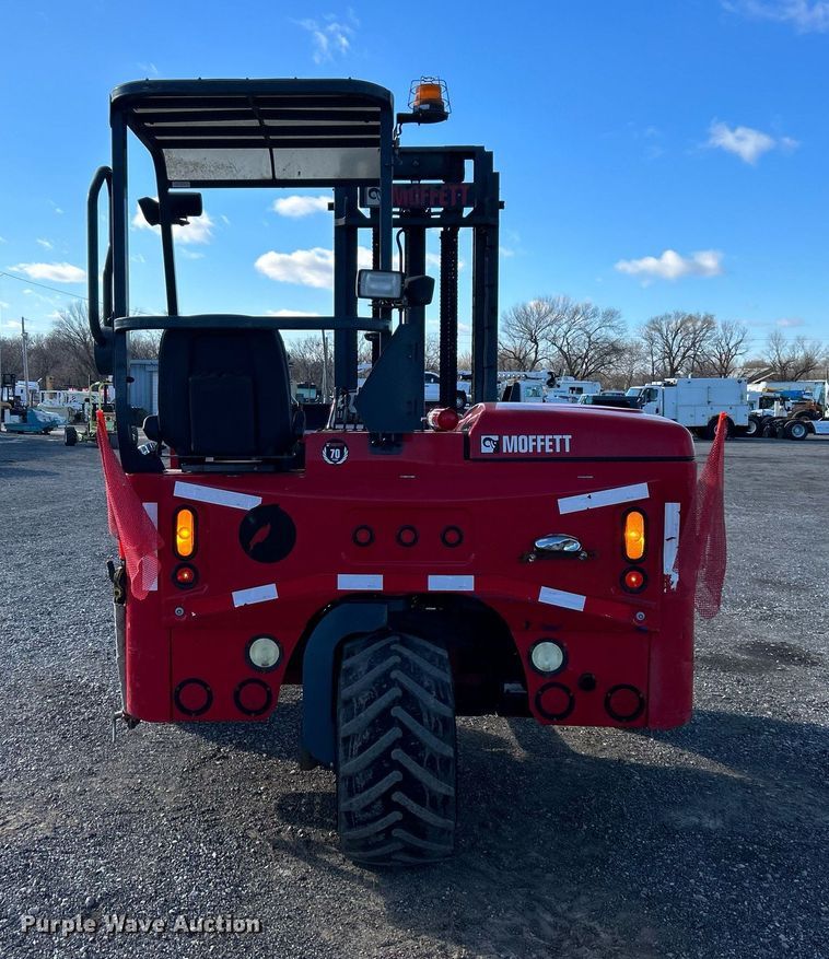 image for item OI9535 2015 Moffett  M8 55.4 forklift