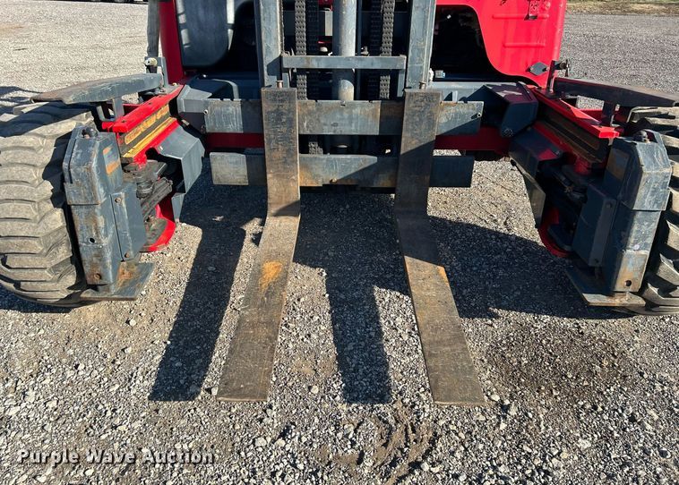 image for item OI9535 2015 Moffett  M8 55.4 forklift