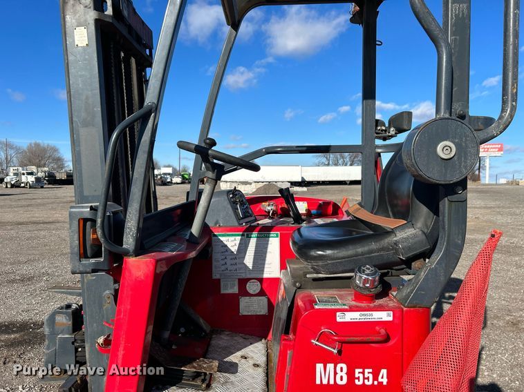 image for item OI9535 2015 Moffett  M8 55.4 forklift